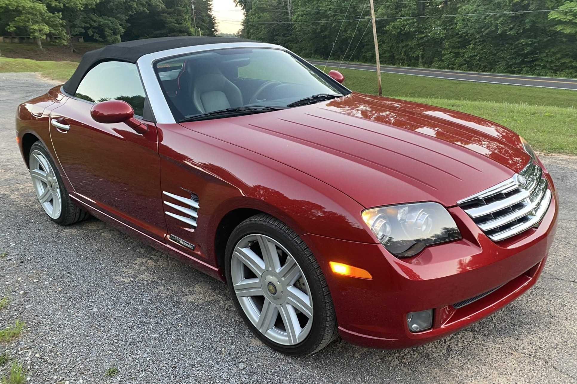 Стильный двухдверный спорткар Chrysler Crossfire впервые был показан в качестве концепта в 2001 году, а его серийный вариант дебютировал в 2003-ем В свое