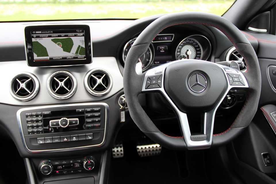 Заряженный Mercedes-Benz CLA 45 AMG с 2,0-литровым четырехцилиндровым турбомотором мощностью 360 лс вполне самодостаточен, но тюнеры из немецкого ателье