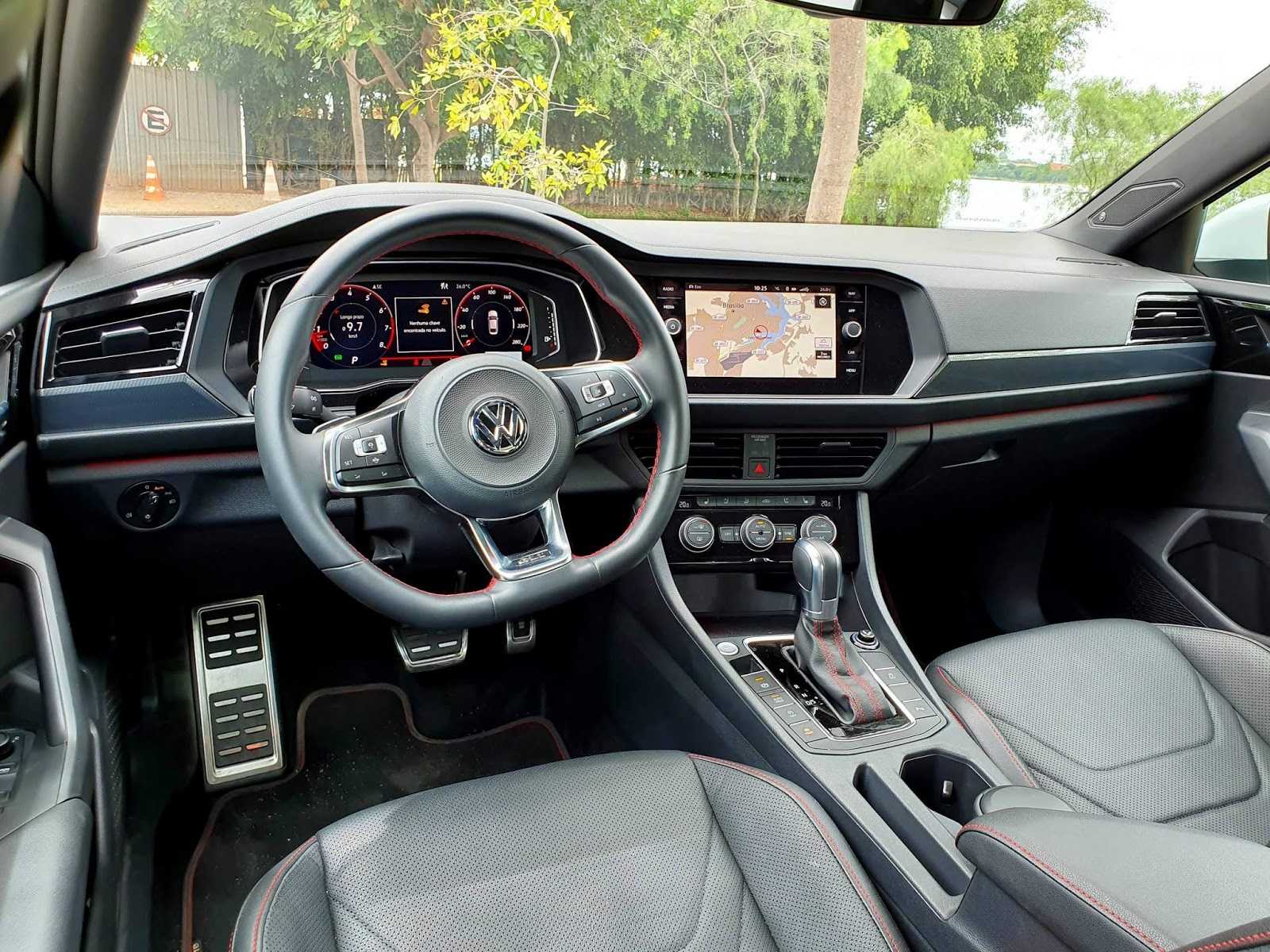 Немцы презентовали слегка обновленный седан Volkswagen Jetta 2022 модельного года, а также его подогретую модификацию с приставкой GLI в названии