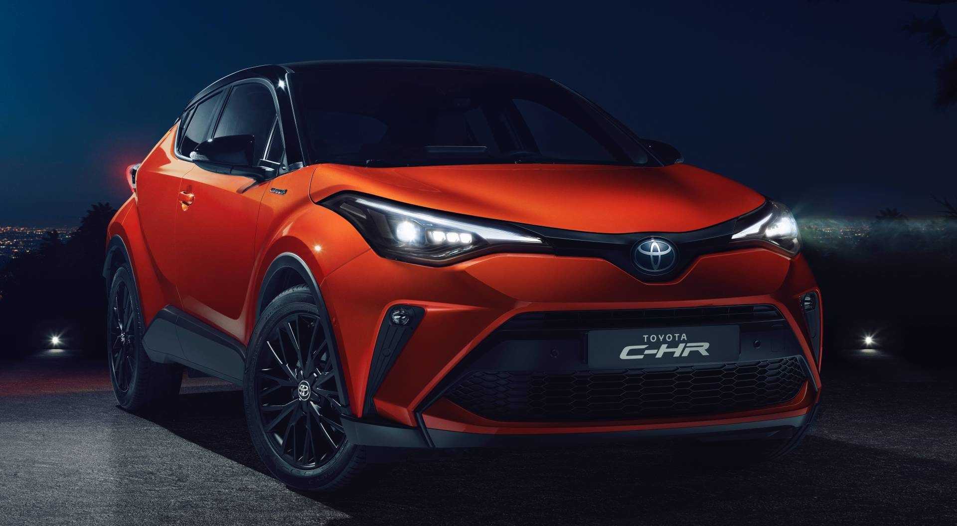 Обзор субкомпактного паркетника Toyota C-HR 2024 года Фото и цена, характеристики машины второго поколения, видео тест-драйв модели на allcarzru