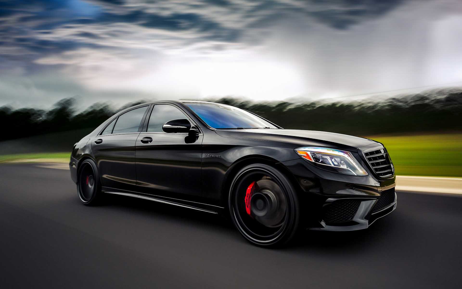 Обзор седана Mercedes-Benz S 63 AMG W222 Технические характеристики, фото и цены нового Мерседес-Бенц S 63 АМГ 2014-2015