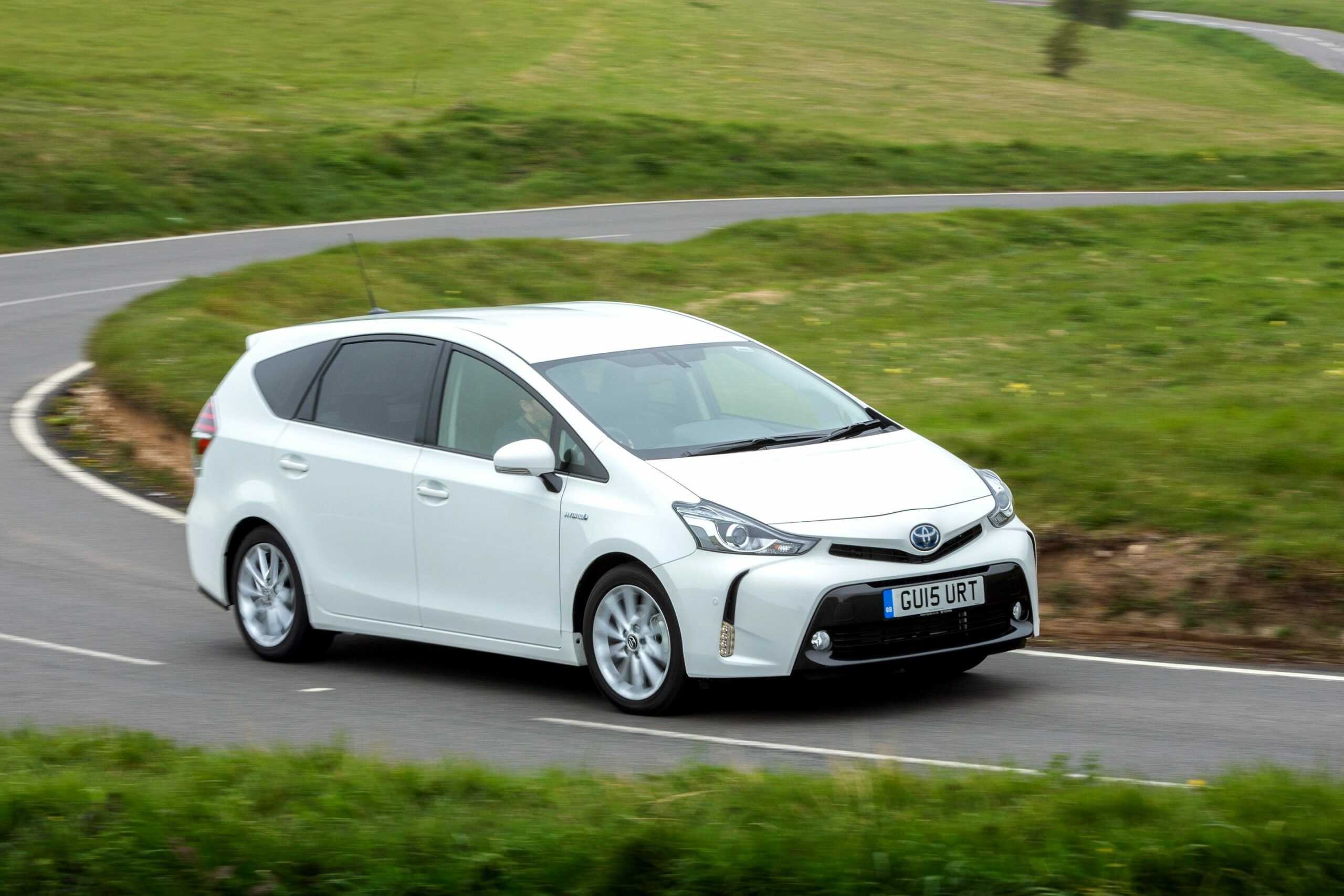 Toyota Prius v Plus 2015