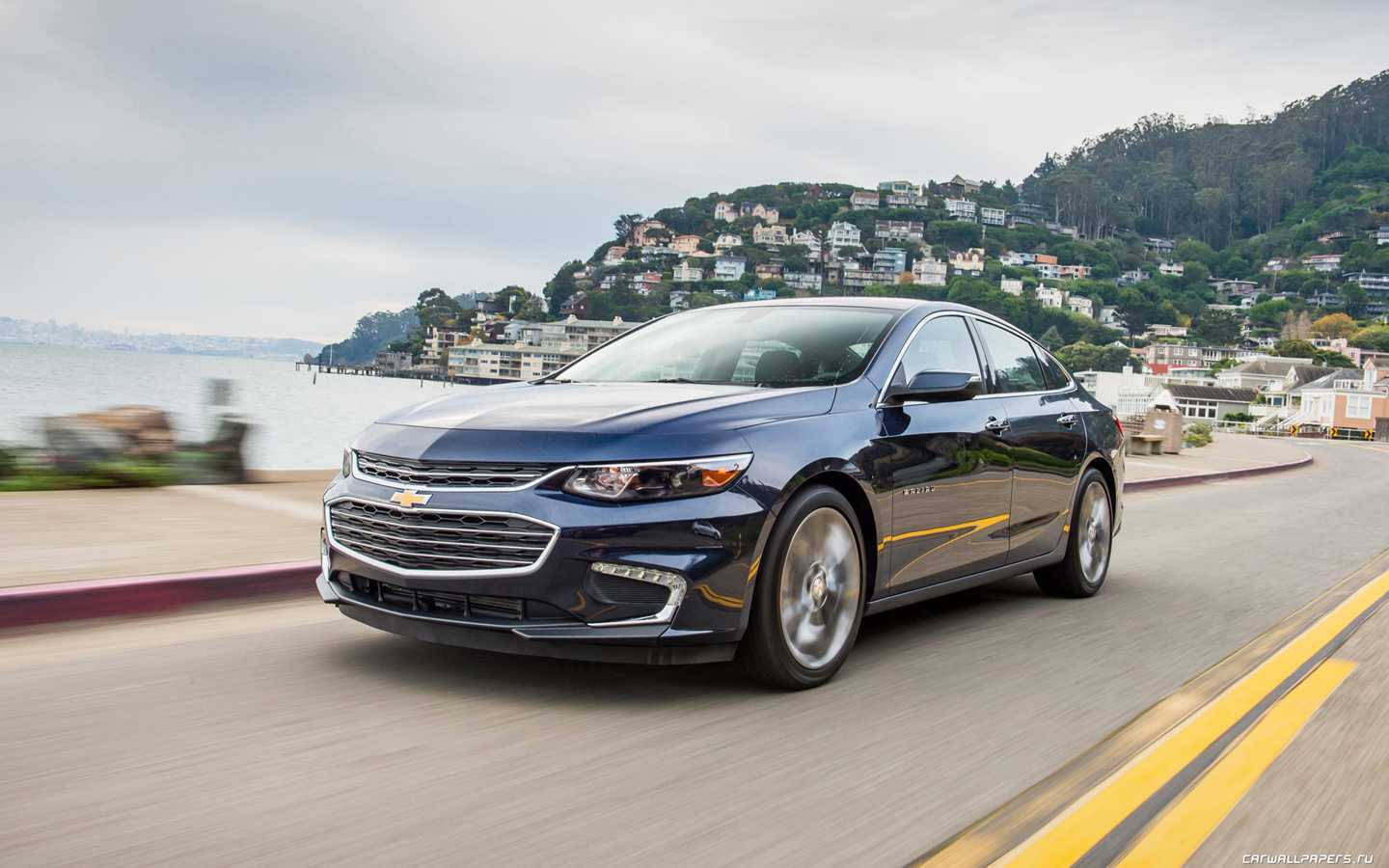 Chevrolet cruze ls (2014) vs chevrolet malibu ls (2014)