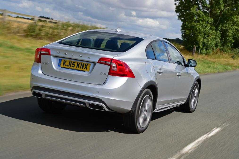 Volvo S60 - фото нового кузова, фото внутри салона автомобиля экстерьер и интерьер новой модели
