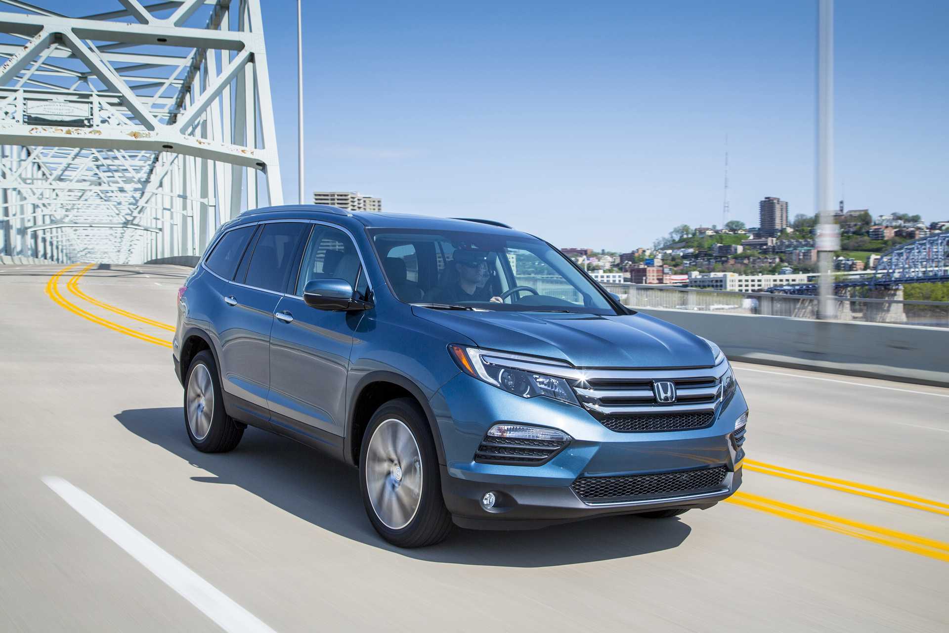2022 honda pilot touring awd offers many new amenities - honda car models
