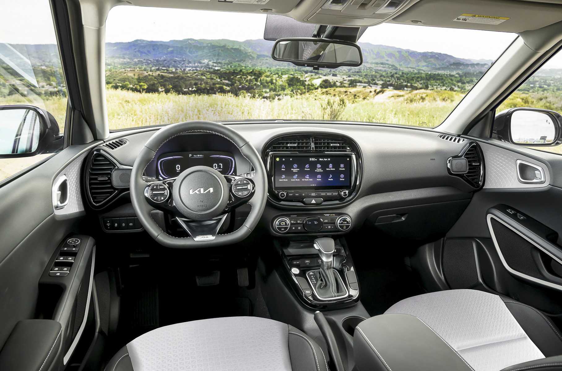Kia soul: поколения, кузова по годам, история модели и года выпуска, рестайлинг, характеристики, габариты, фото - carsweek