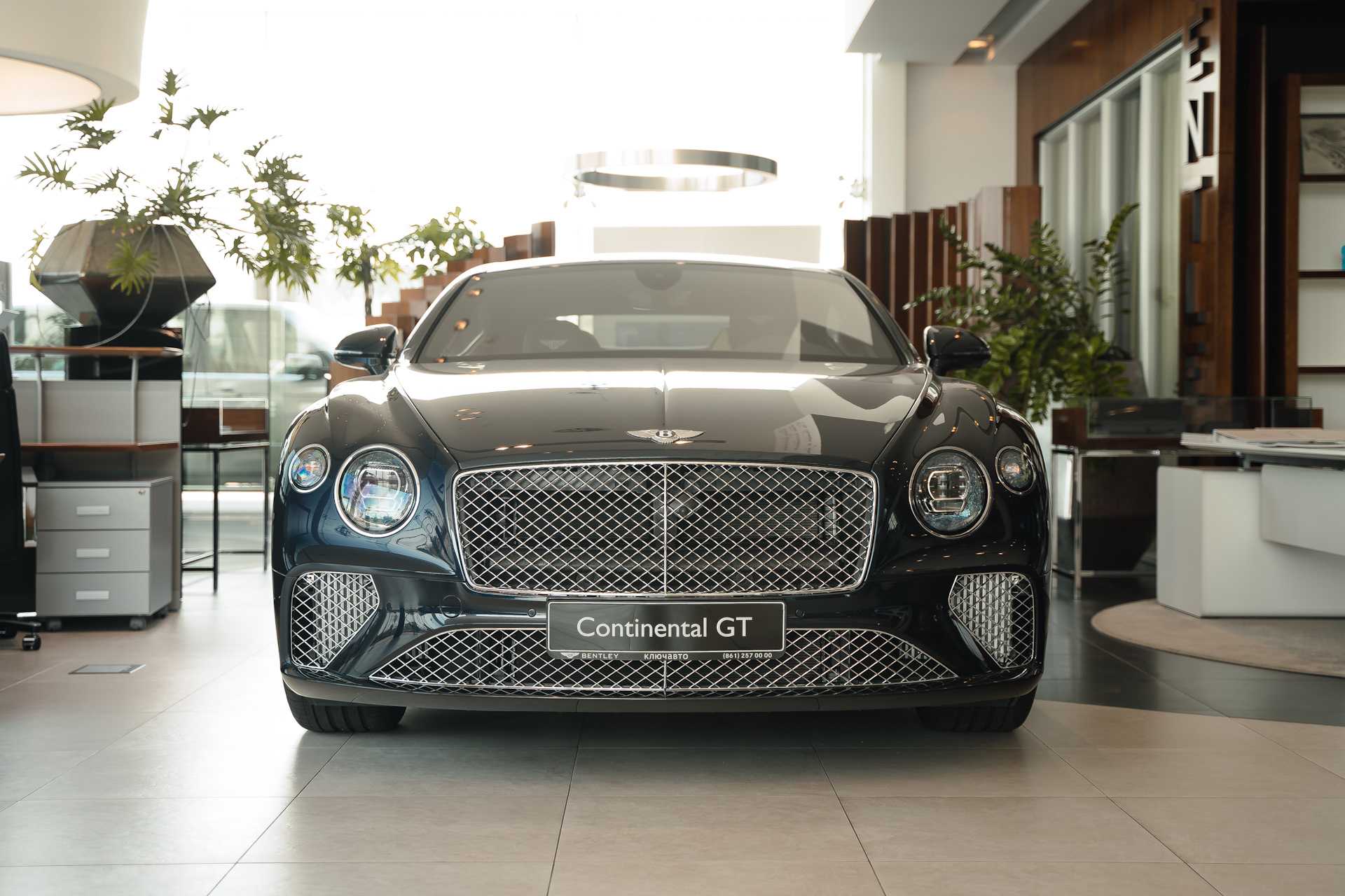 Сравним купе bentley continental gt и bentley continental gtv8 что лучше