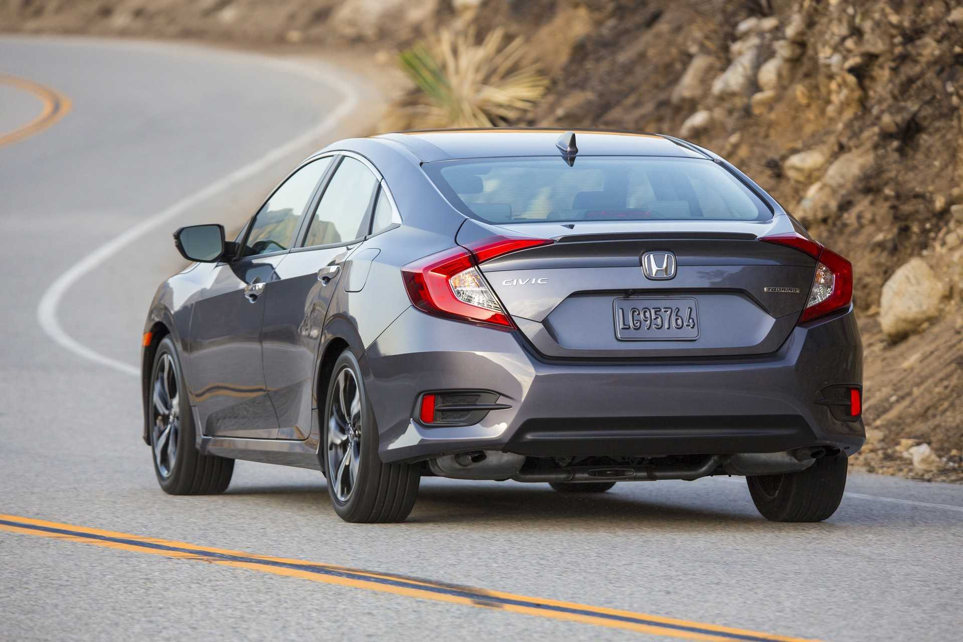 Мировая премьера новой Honda Civic Coupe 2016-2017 состоялась на автосалоне в Лос-Анджелесе 2015 Туда же привезли и седан десятого поколения для