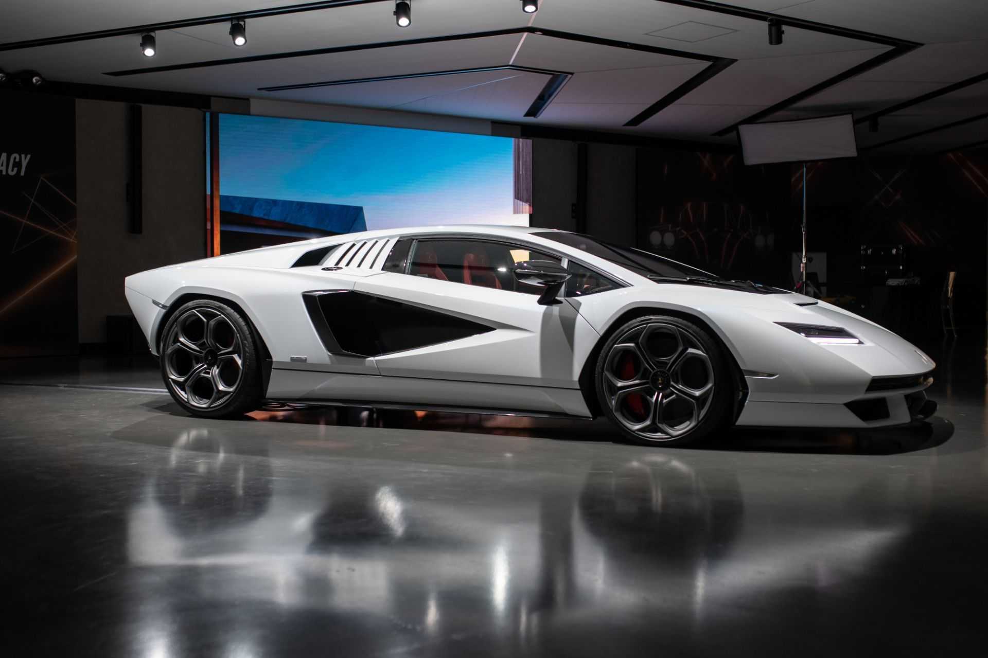 2022 lamborghini countach lpi-800-4 revealed: price, specs and release date | carwow