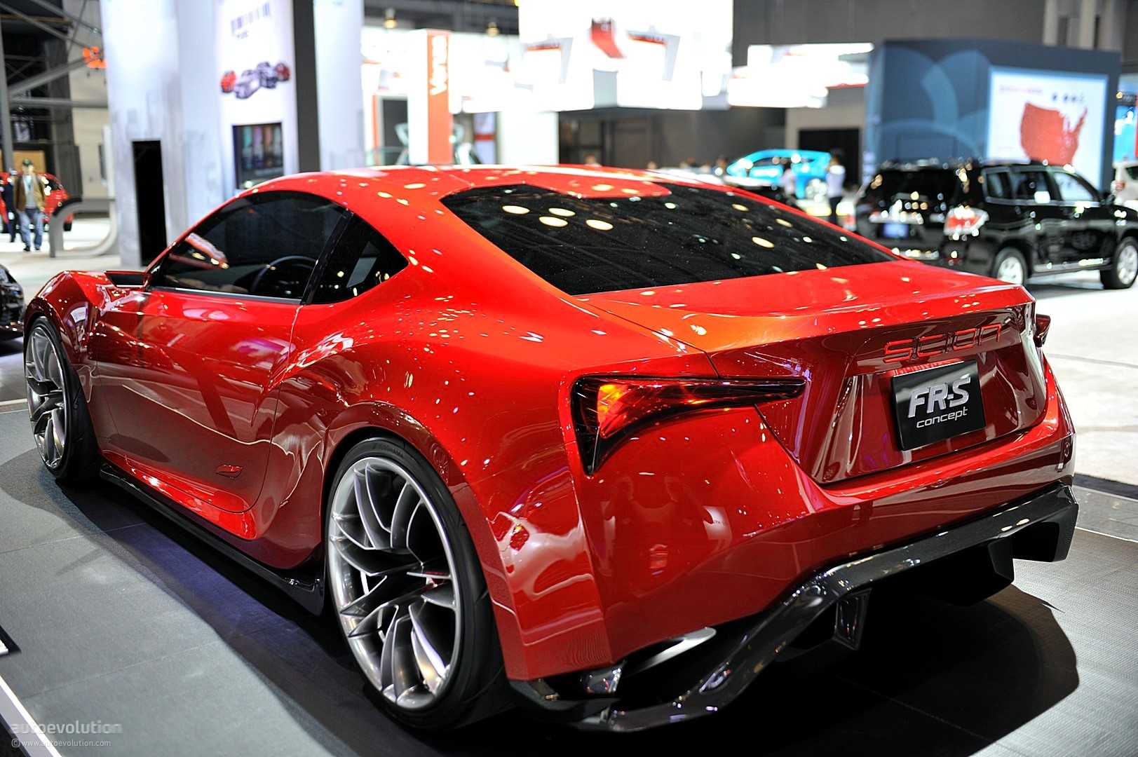 Scion оборудовал купе fr-s съемной крышей и доработал компактвэн xb в стиле 1970-х