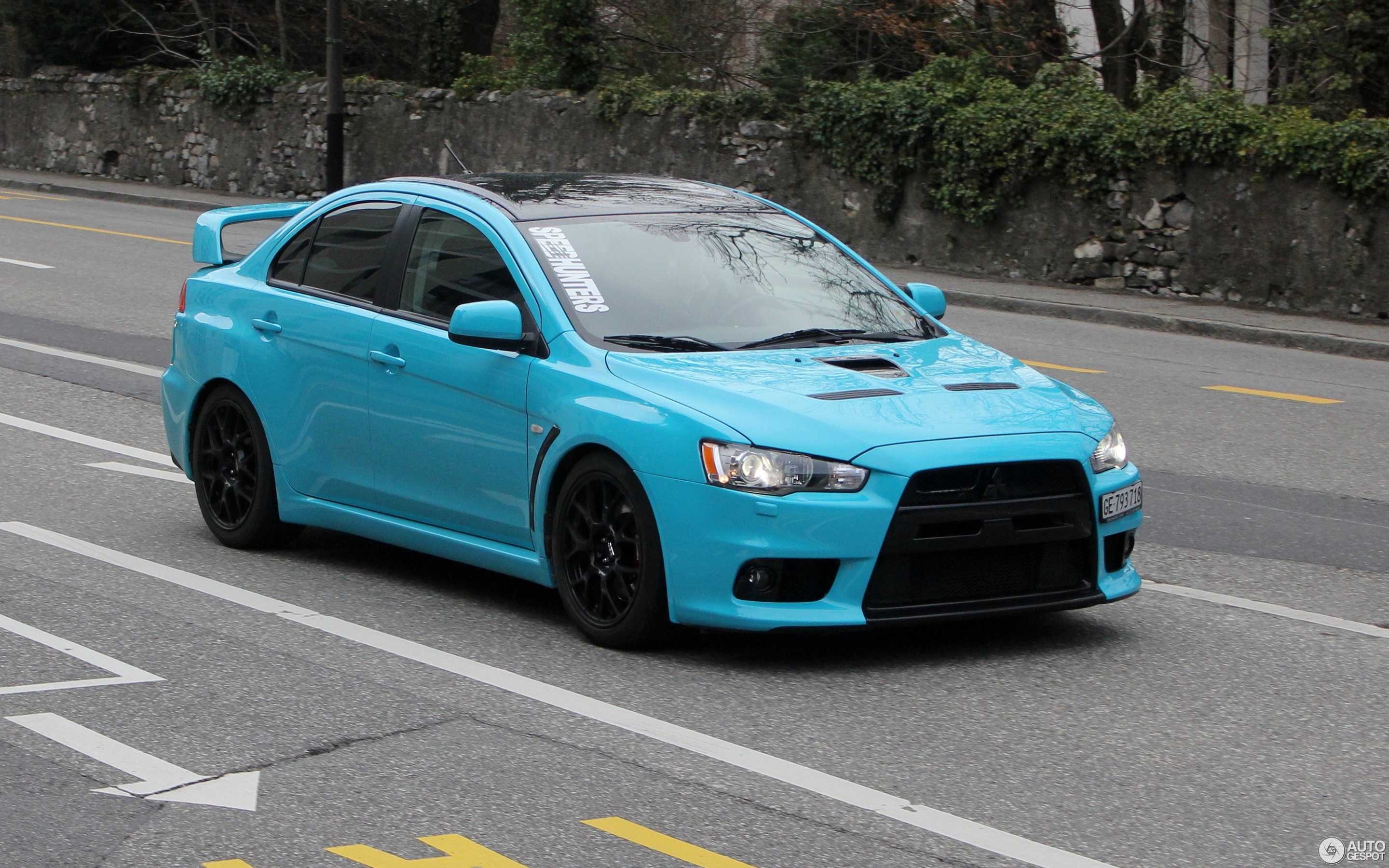 Mitsubishi Lancer Evolution 10 синий