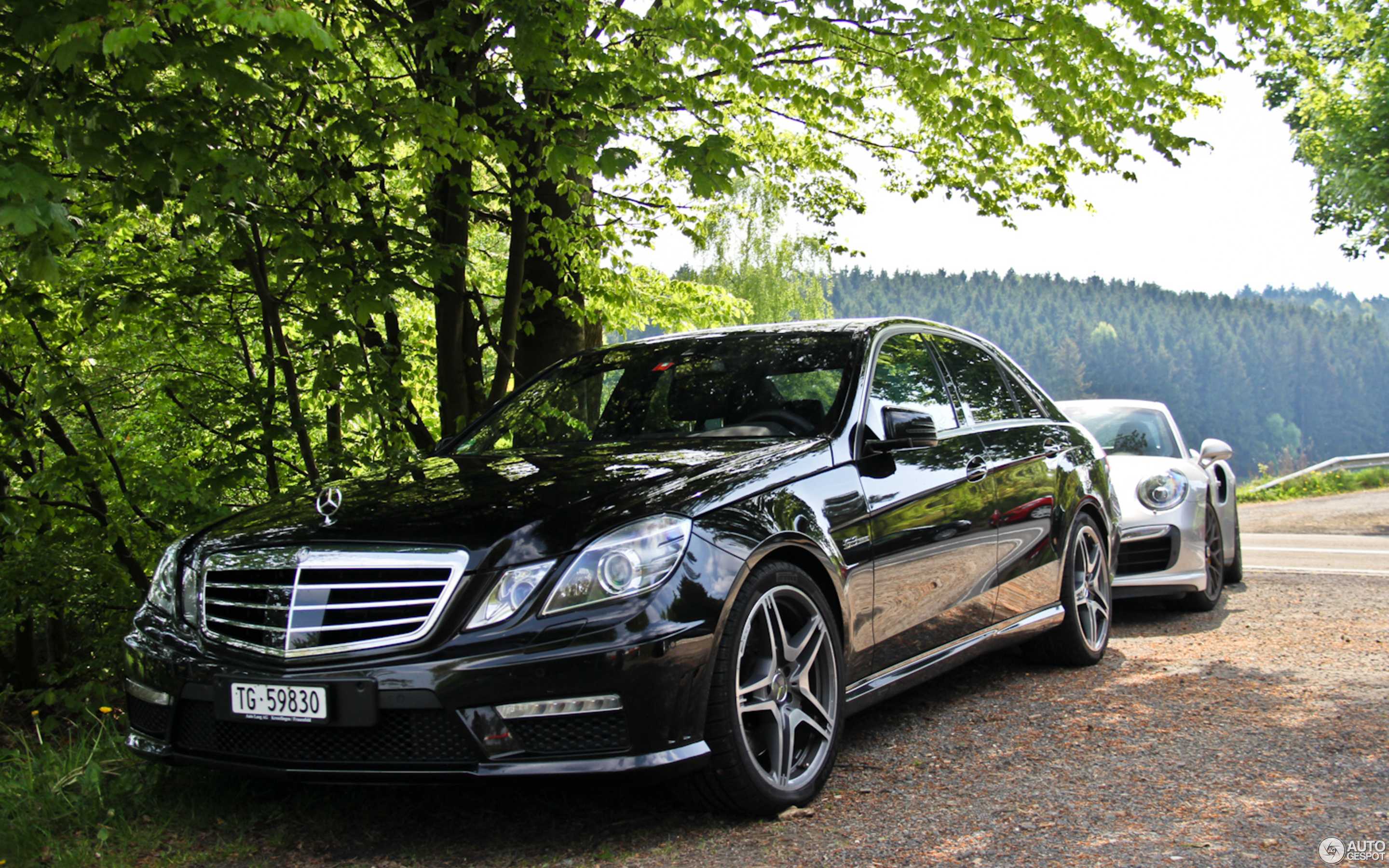 В настоящий момент на портале Автору можно купить редкий Mercedes-Benz E 60 AMG W124 образца 1994 года В свое время немцы собрали лишь 45
