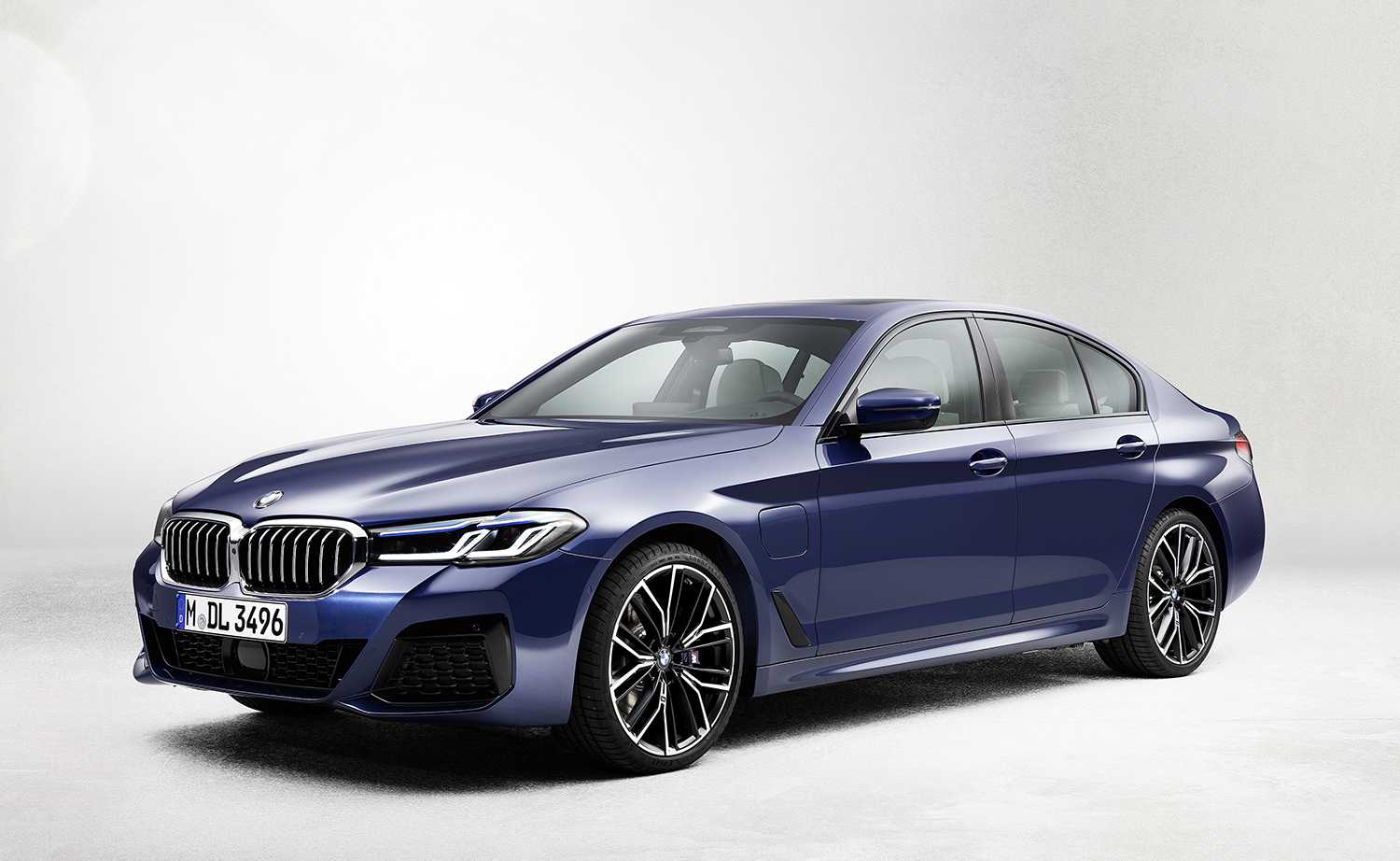 Bmw 5 серия: поколения, кузова по годам, история модели и года выпуска, рестайлинг, характеристики, габариты, фото - carsweek