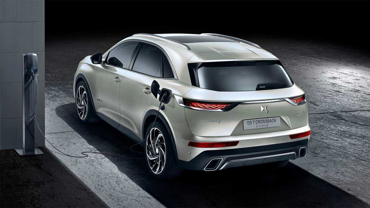 DS 7 Crossback: комплектации и цены официальные, фото в новом кузове, модификации и оборудование автомобиля