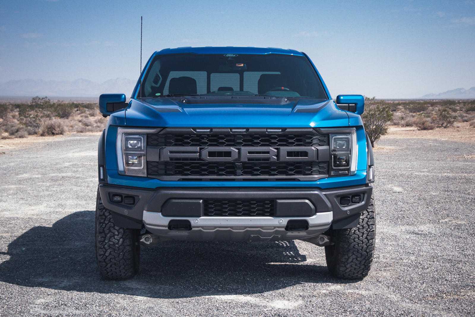 Электрический пикап ford f-150 2023 года показался на фото