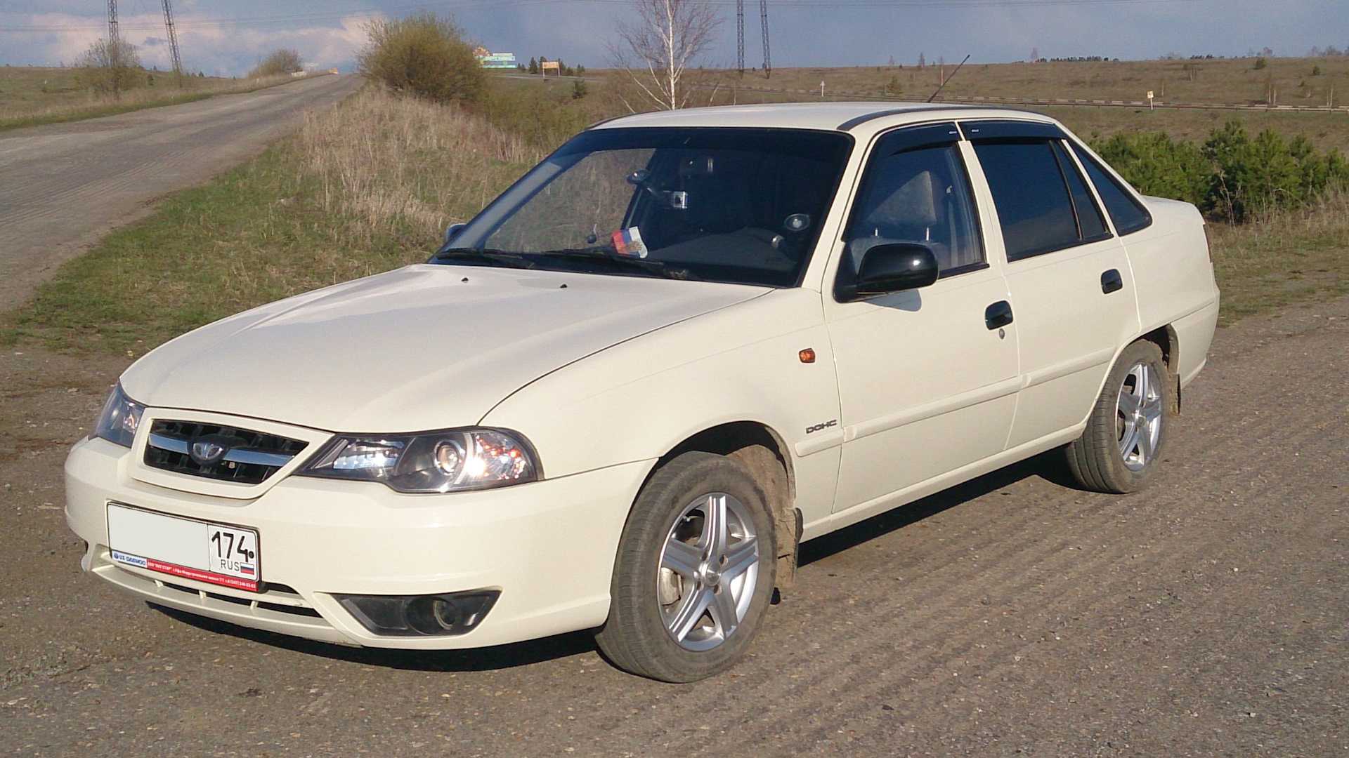 Какой автомобиль лучше взять ваз 2115 или daewoo nexia?