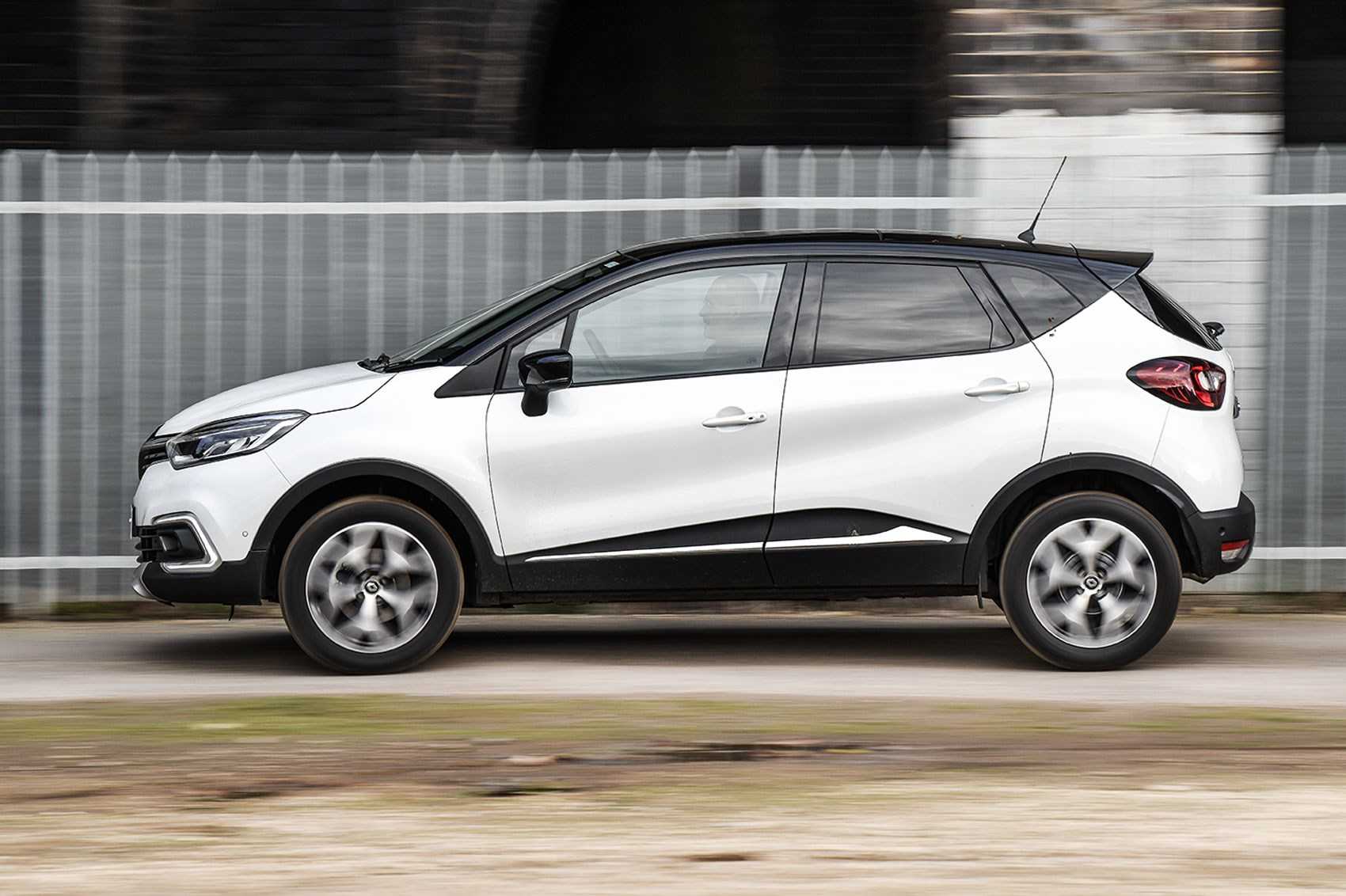 Общие сведения о Renault Kaptur и Kia Sportage Базовые характеристики обеих машин – тождество или знак больше присутствует Безопасно ли на них ездить Сравнение управляемости Основные проблемы участников состязания