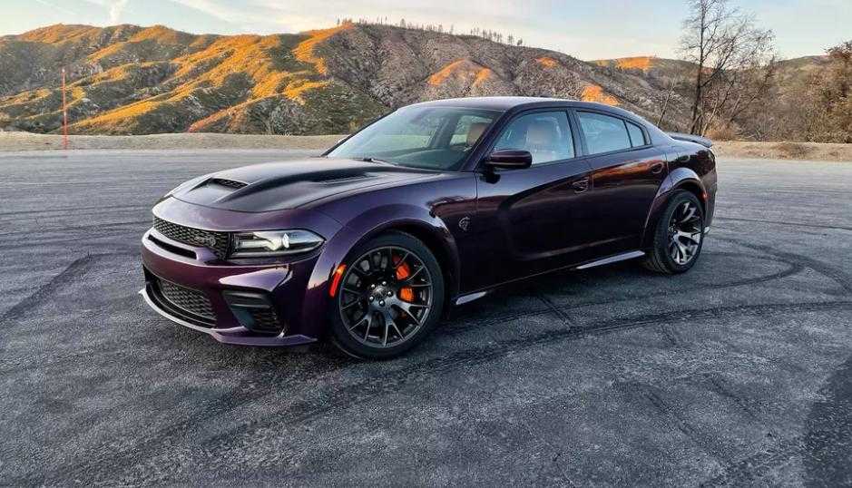 Американцы представили Dodge Charger 2021 модельного года, который получил целый ряд изменений, а также обзавелся новой топ-версией под названием SRT