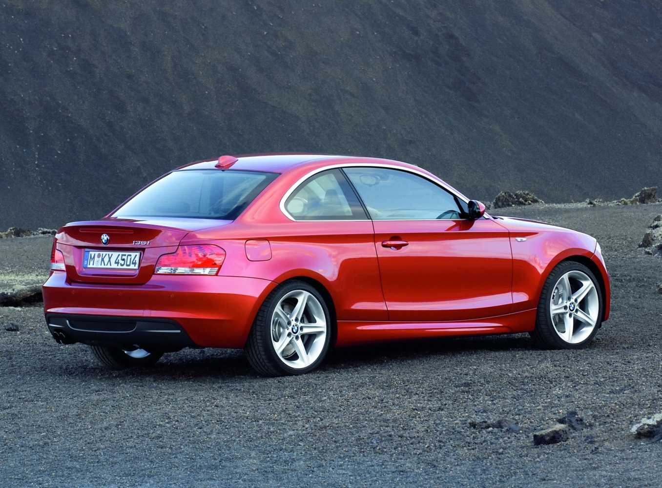 В декабре 2012-го компания BMW официально представила заряженную двухдверку BMW 1-series M Coupe E82, мировой дебют которой состоялся в январе на