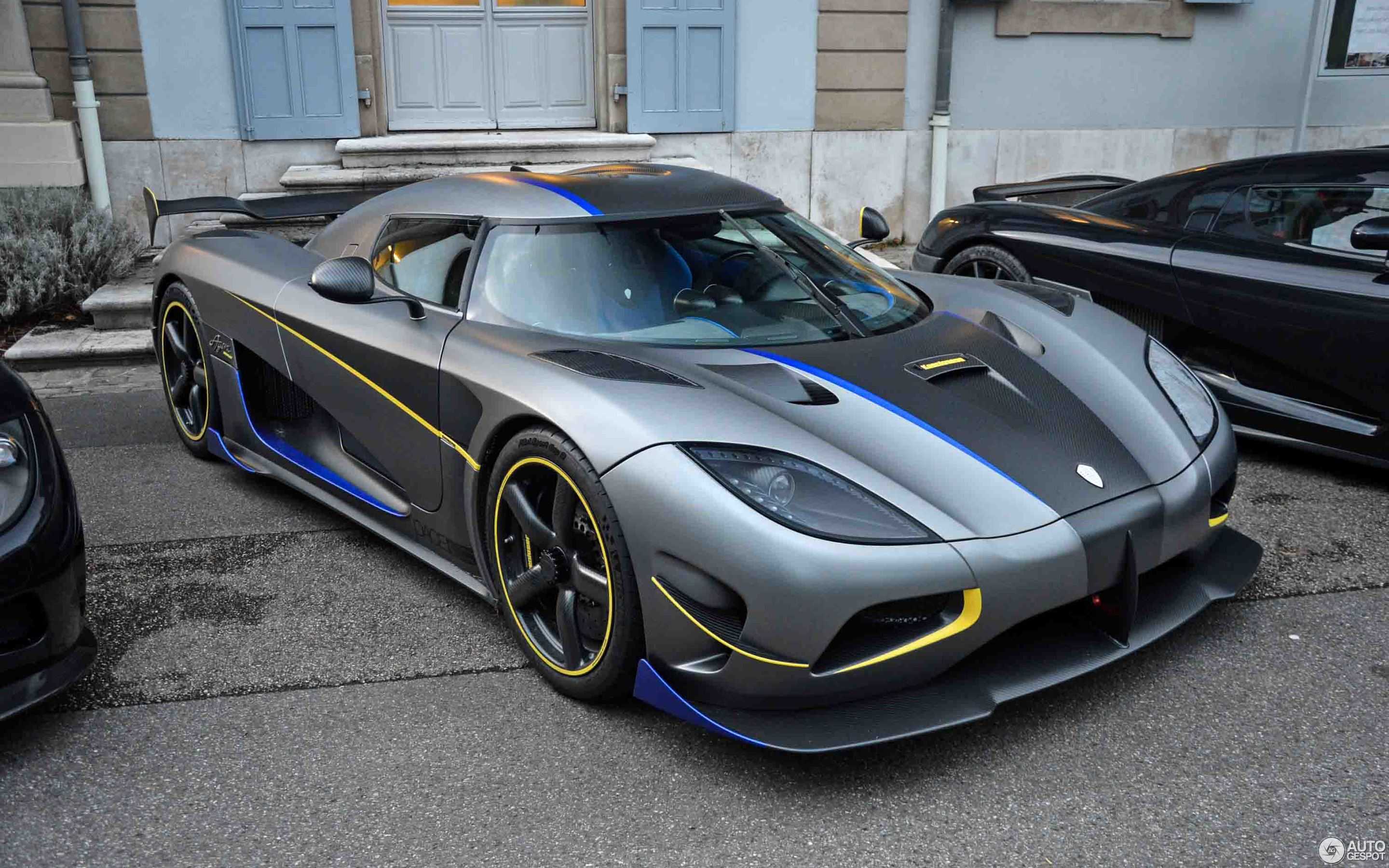 Новый koenigsegg agera rs1 представлен на автосалоне в нью-йорке.