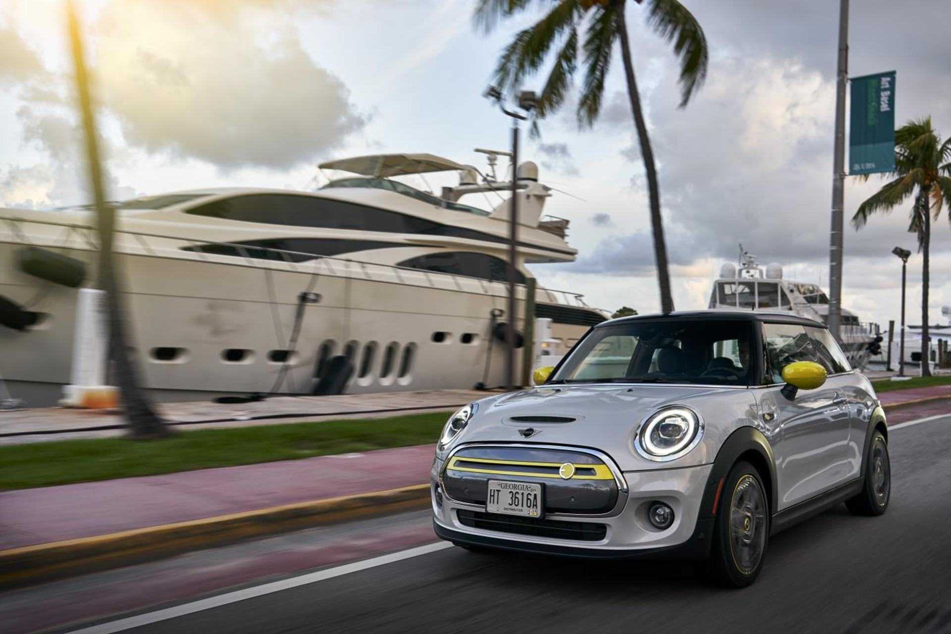 Mini представила рестайлинговый хот-хэтч john cooper works: от 2 750 000 рублей