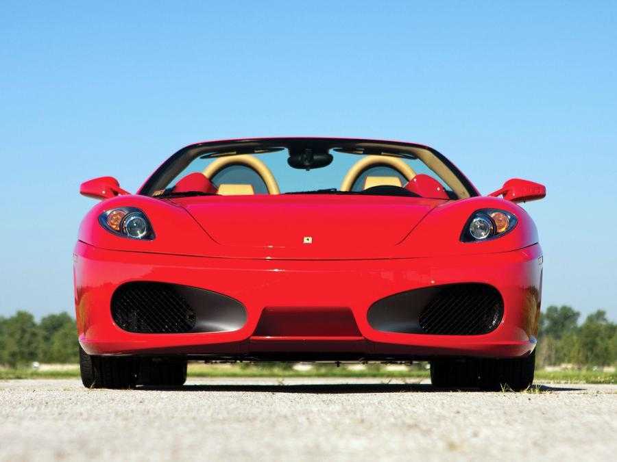 На автосалоне в Женеве 2005 состоялась премьера открытой версии суперкара Ferrari F430 Spider, присоединившегося к купе, представленному осенью 2004-го на