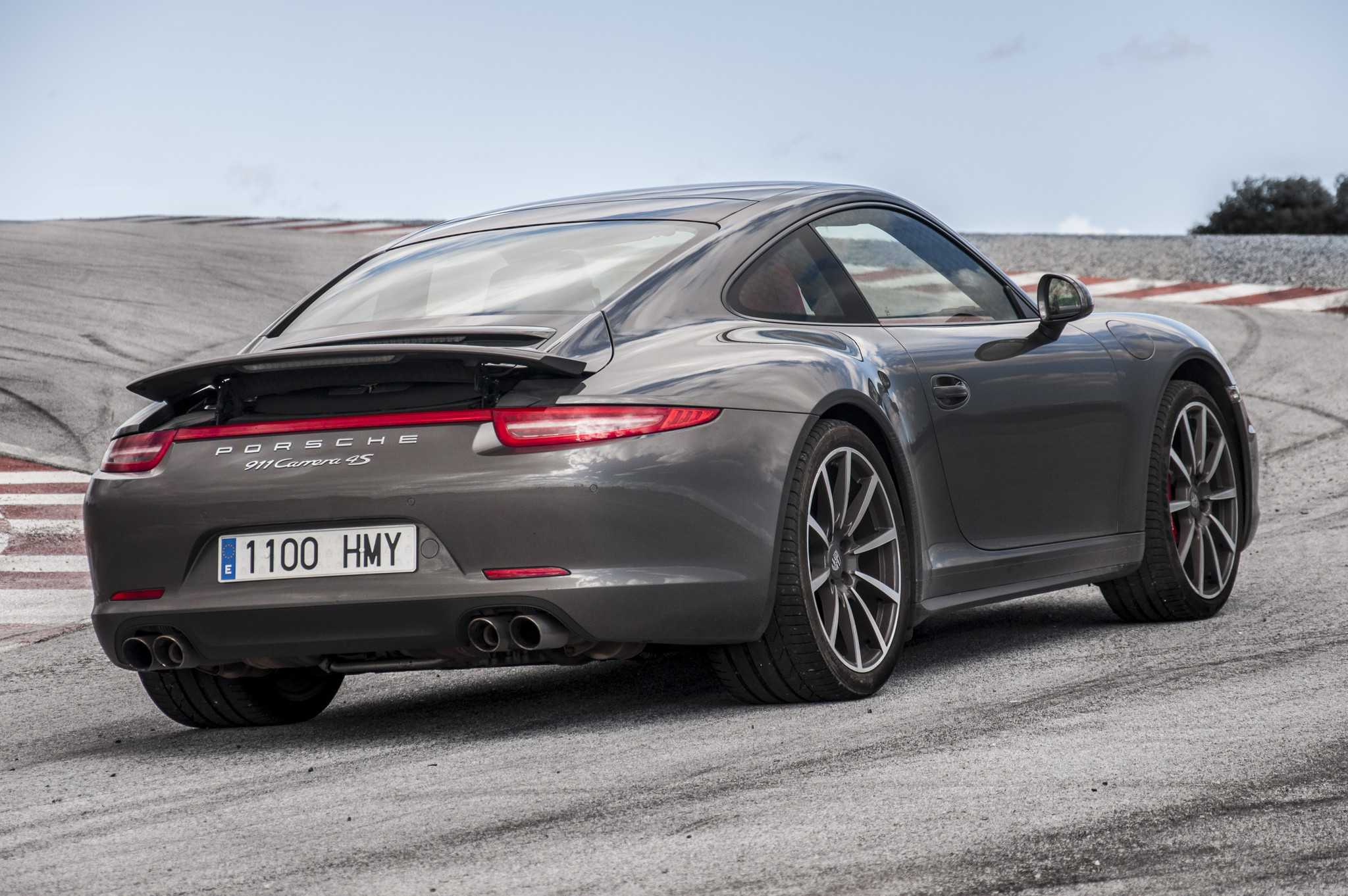 Новый porsche 911 серии 992 дебютировал в двух версиях