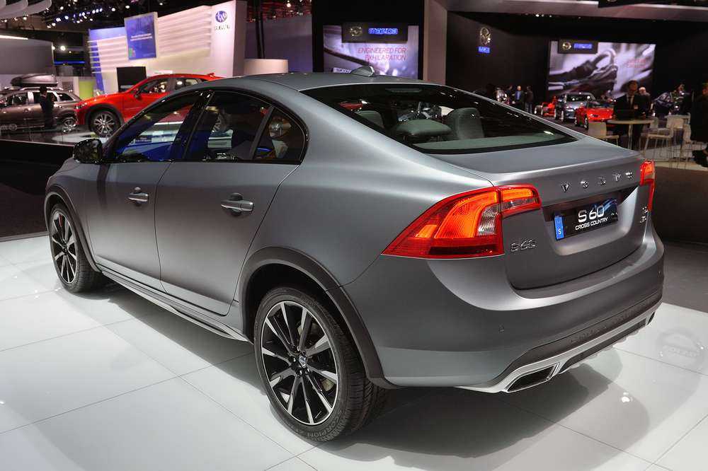 Volvo S60 - фото нового кузова, фото внутри салона автомобиля экстерьер и интерьер новой модели