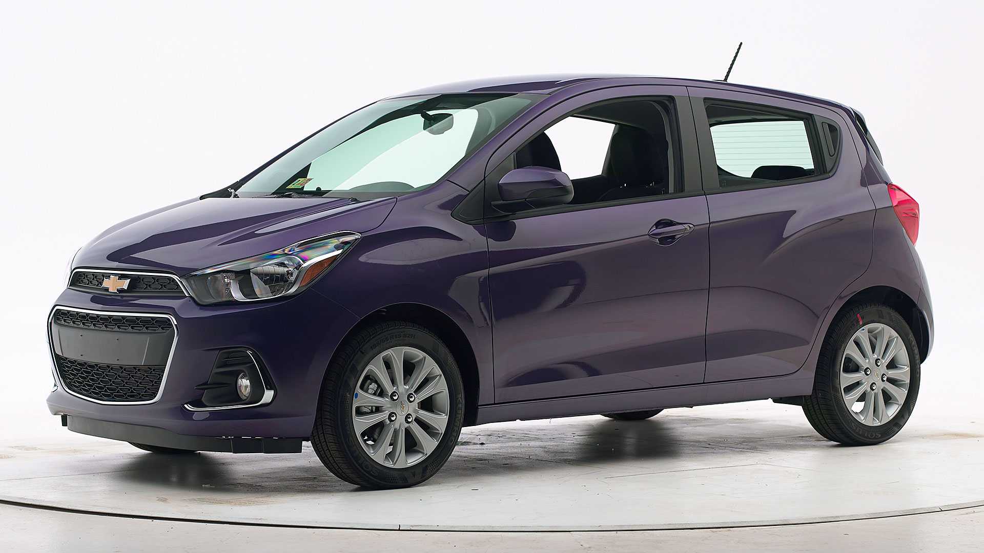 Chevrolet spark 2021: компактный хэтчбек для городских дорог