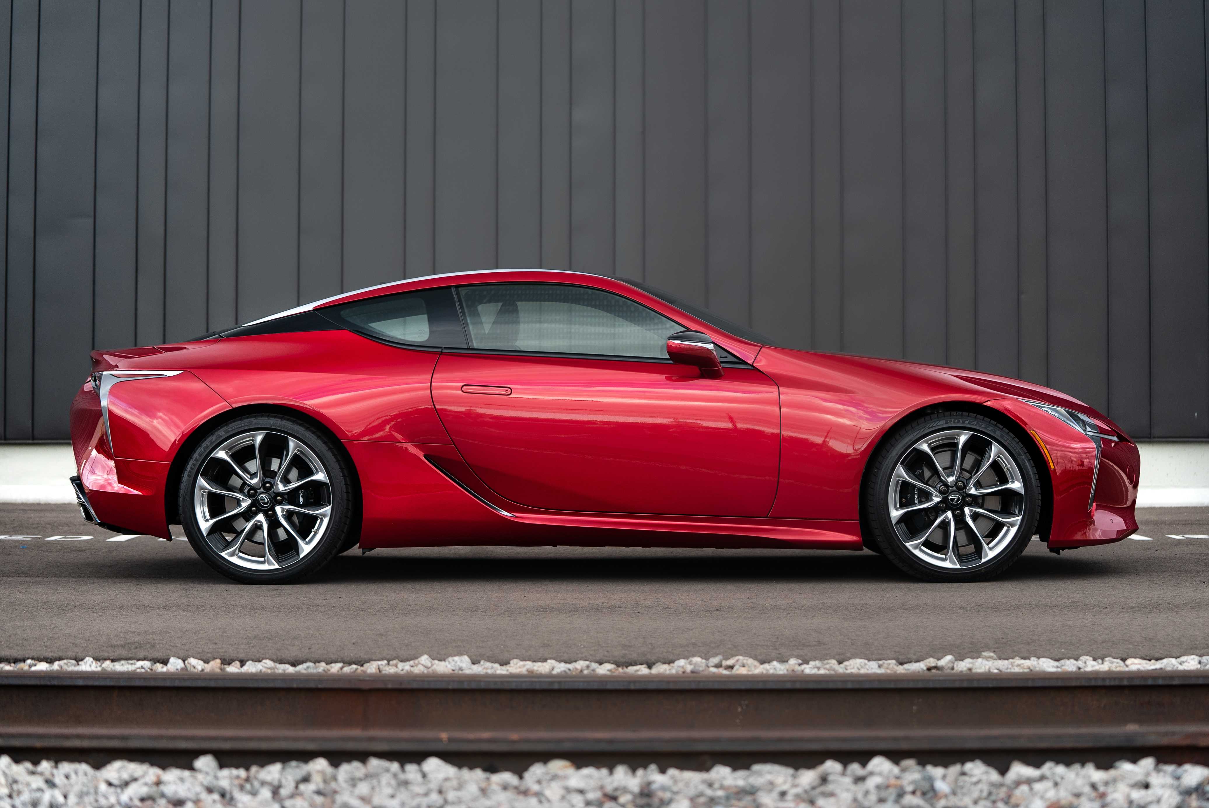 Lexus обновил купе lc500: оно стало легче