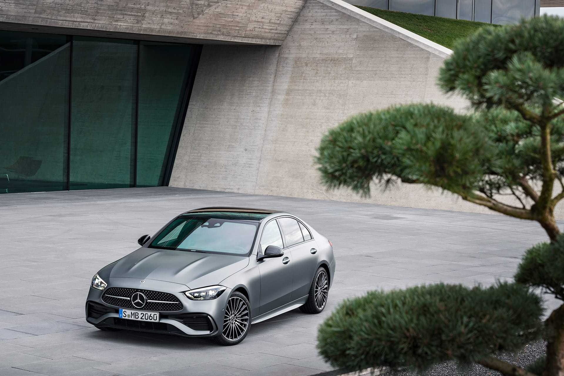 Mercedes-Benz C-Class Универсал: комплектации и цены официальные, фото в новом кузове, модификации и оборудование автомобиля