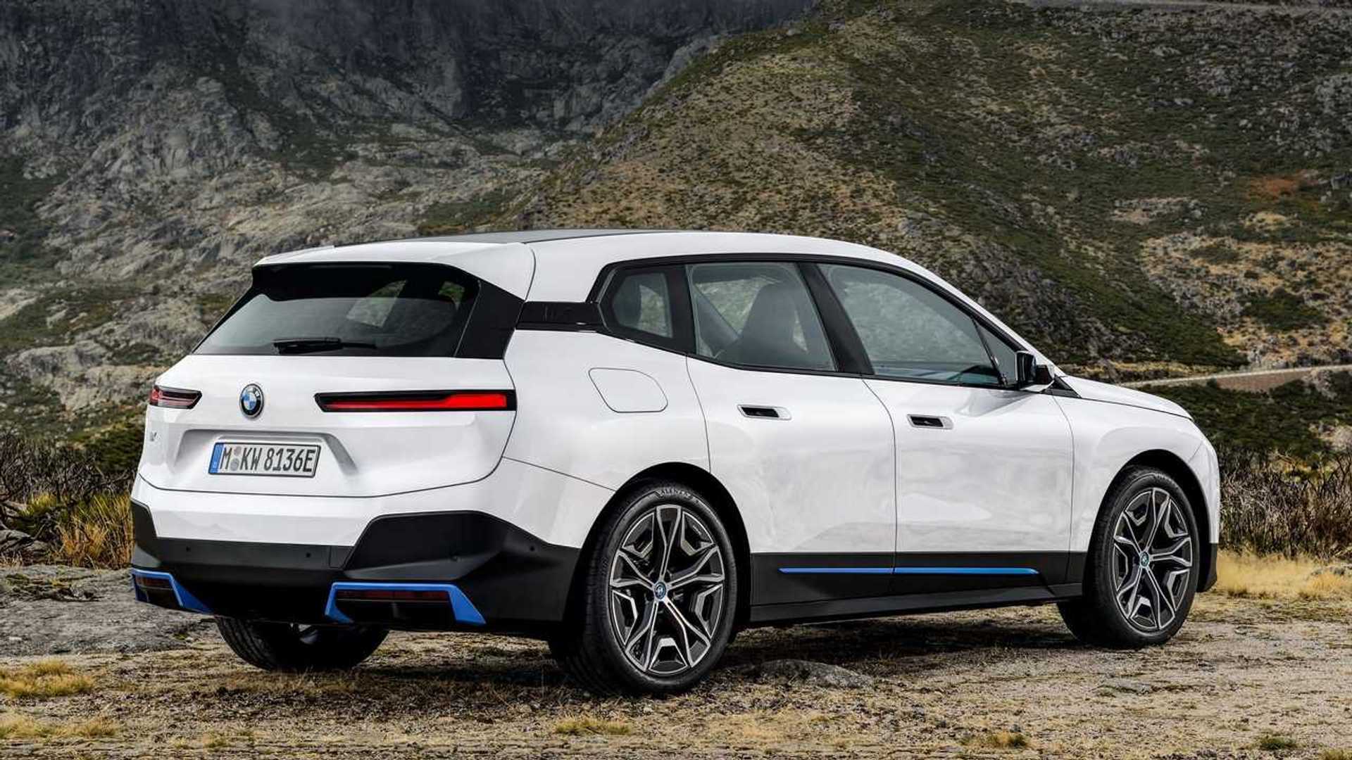 Баварцы презентовали свой полностью новый электрический кроссовер BMW iX, появлению которого предшествовал концепт iNext Прием заказов на новинку в