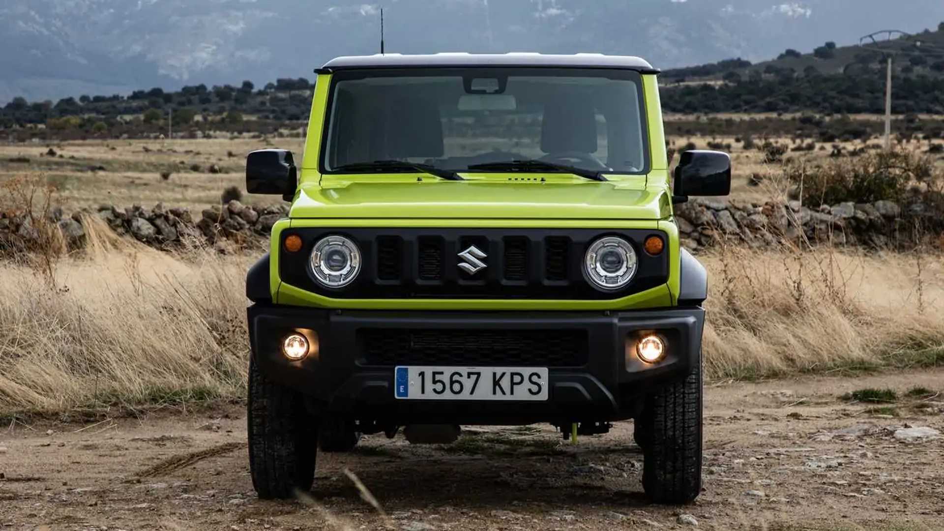 Четырехдверный suzuki jimny 2023 года засветился на шпионских фотоснимках во время тестов в индии