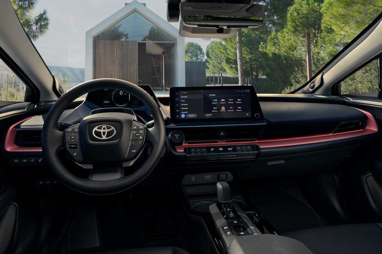 Toyota Prius: комплектации и цены официальные, фото в новом кузове, модификации и оборудование автомобиля