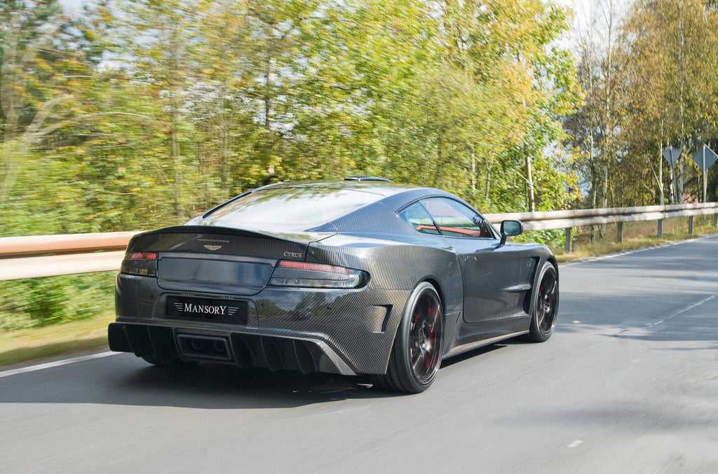 Суперкар aston martin dbs superleggera