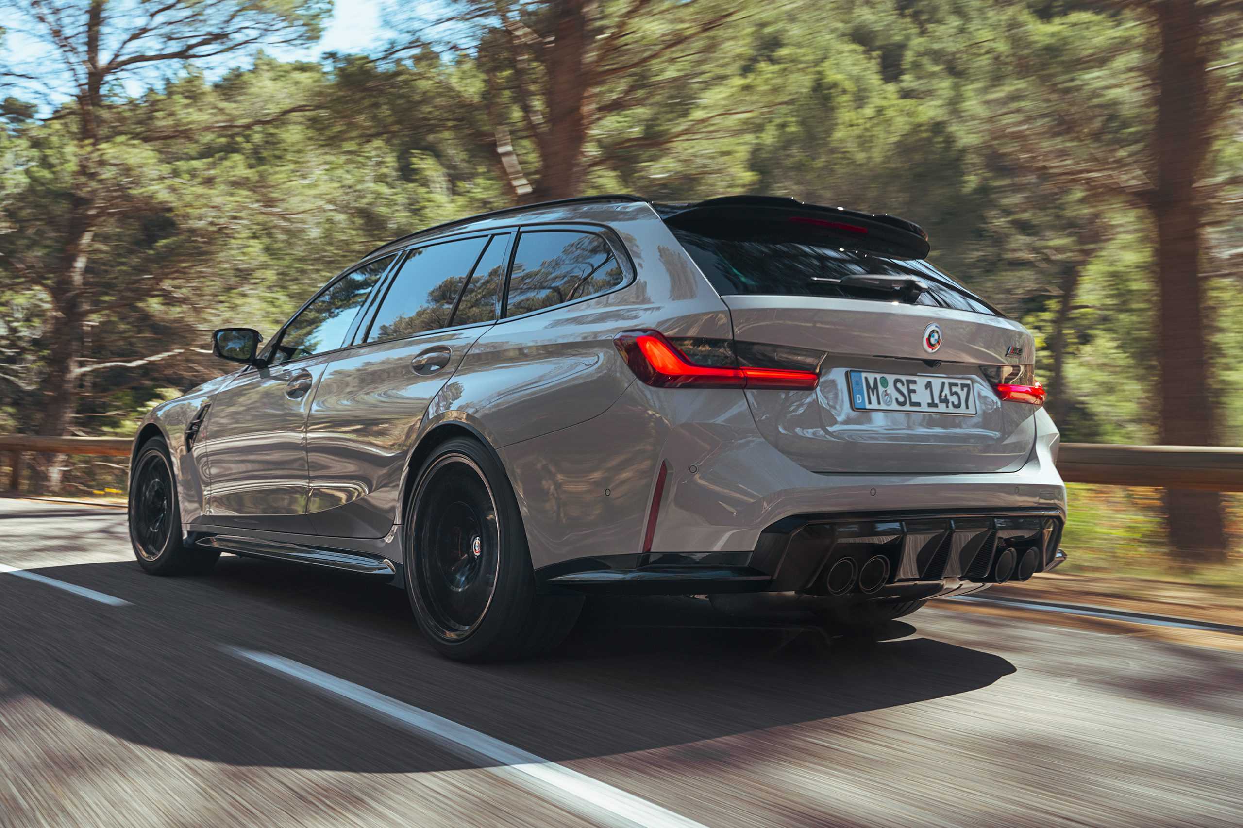 Новый универсал bmw m3 touring получит оранжевый салон и мультимедиа idrive 8