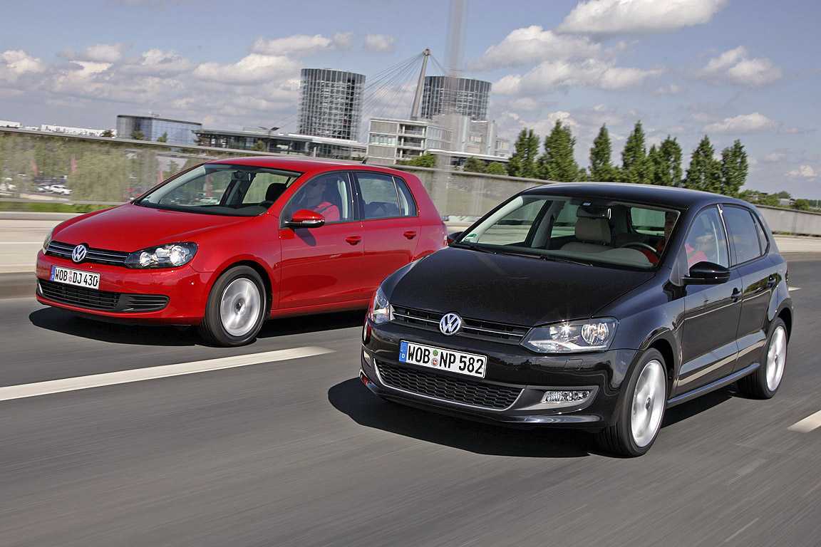 Сложно выбрать, какой автомобиль лучше: Volkswagen Polo или Volkswagen Golf Модели схожи не только внешне, но и по многим характеристикам У них есть и общая проблема Это отсутствие официальной прописки в РФ Но определить лучший вариант в итоге удалось