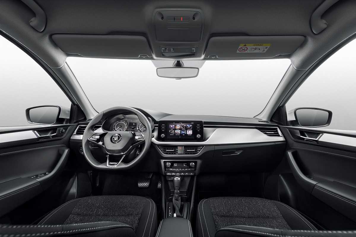 Skoda Rapid: комплектации и цены официальные, фото в новом кузове, модификации и оборудование автомобиля на 2023 год