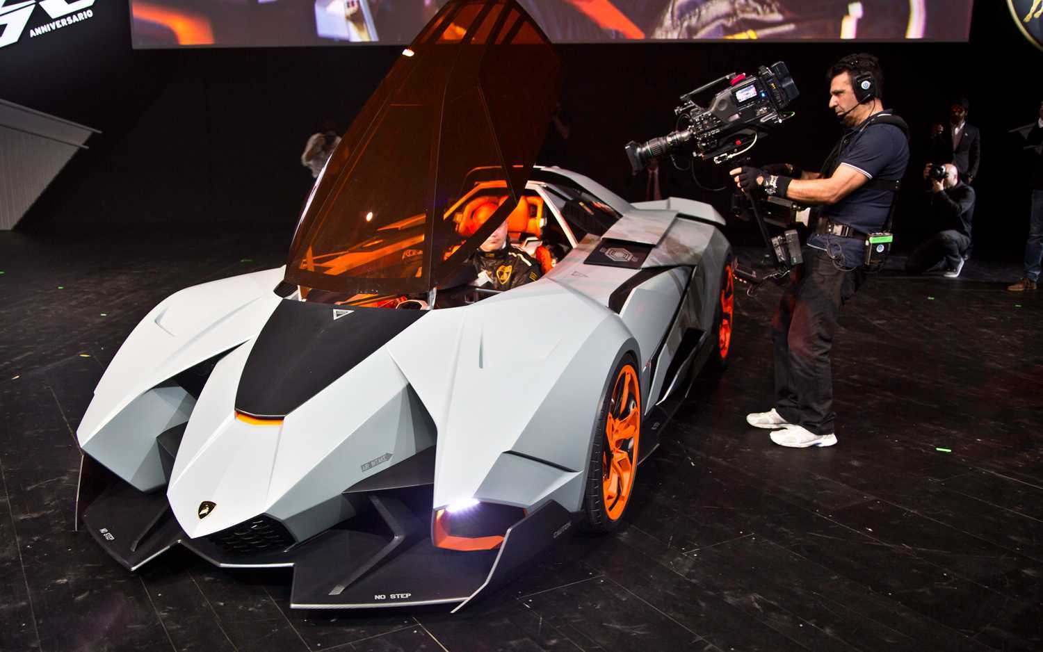 Lamborghini egoista concept design, interior, engine, performance