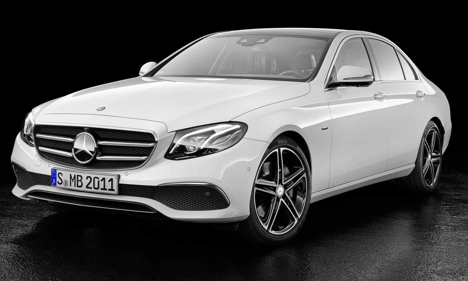Superscreen вместо hyperscreen: mercedes-benz показал интерьер нового e-class