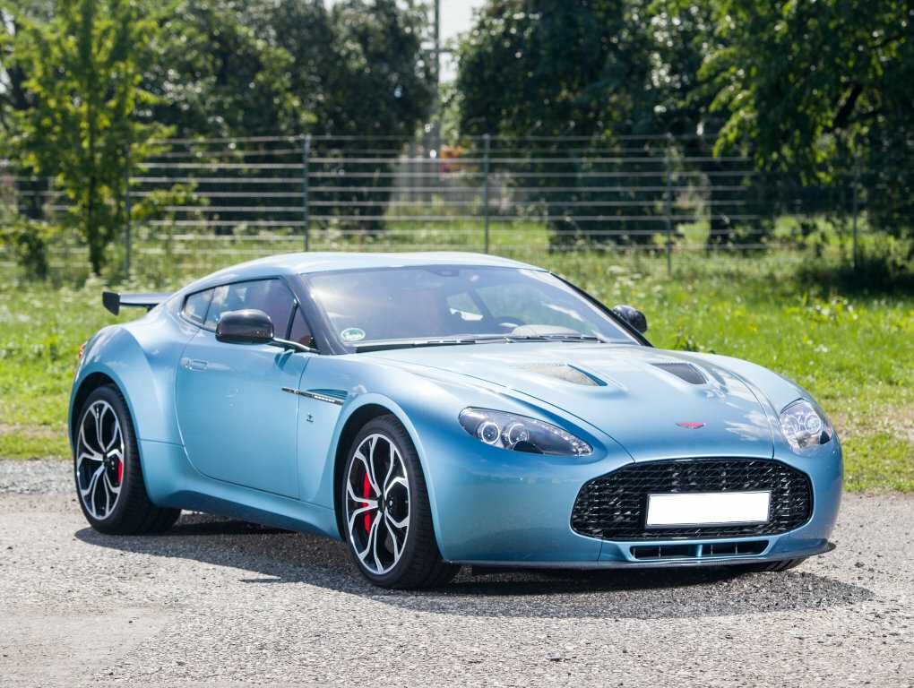 Цена Aston Martin DBX 2023 года в России Обзор, технические характеристики, фото первого внедорожника от Астон Мартин - модели ДБХ