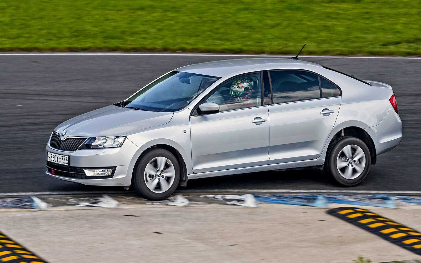 Какой автомобиль лучше: volkswagen polo или skoda octavia
