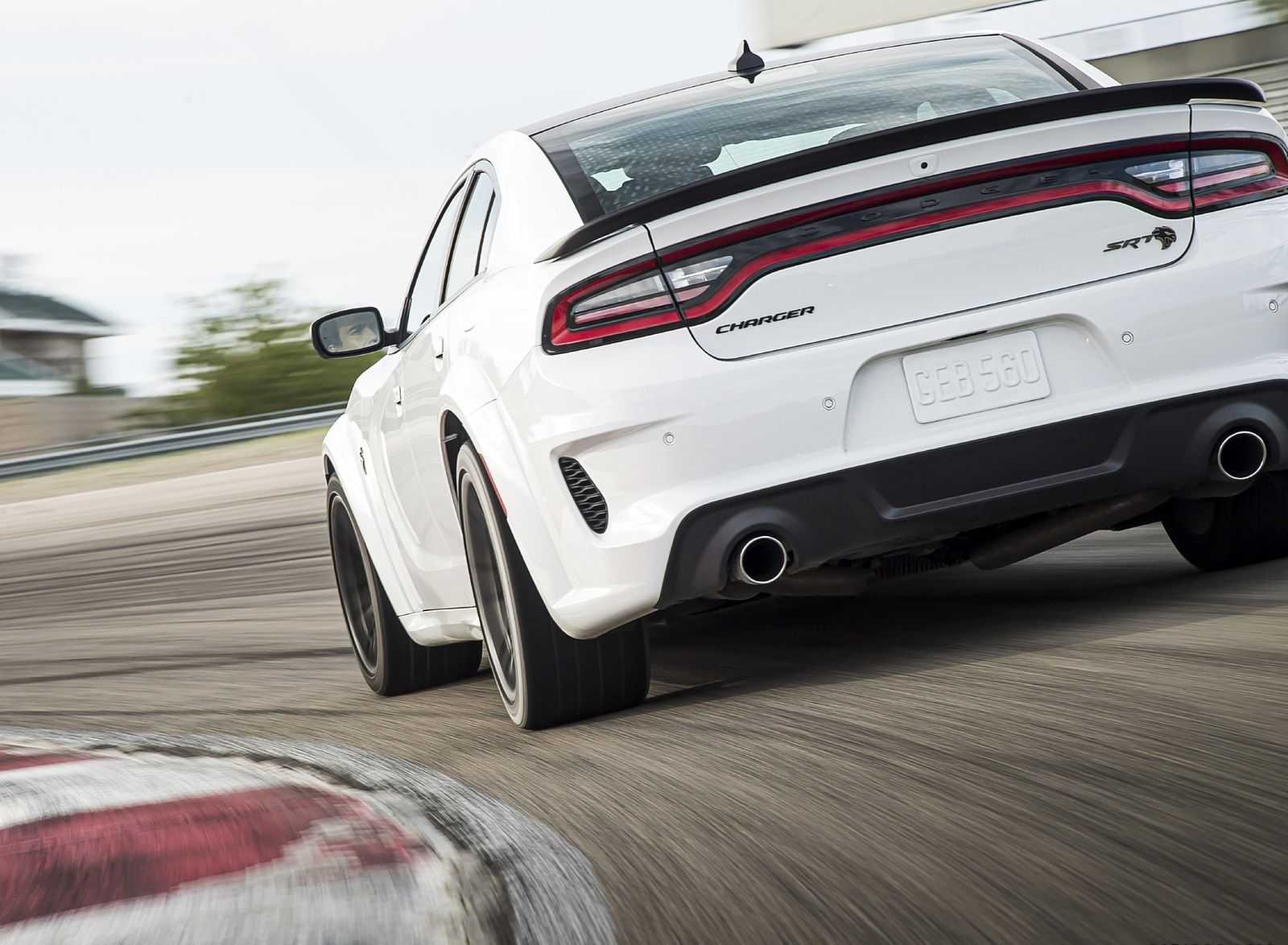 Американцы представили Dodge Charger 2021 модельного года, который получил целый ряд изменений, а также обзавелся новой топ-версией под названием SRT