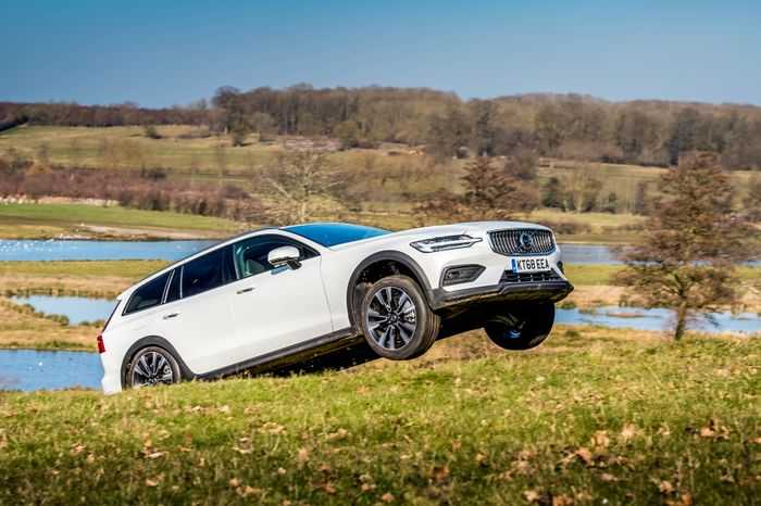 Тест-драйв volvo v60 cross country: кому нужны универсалы?