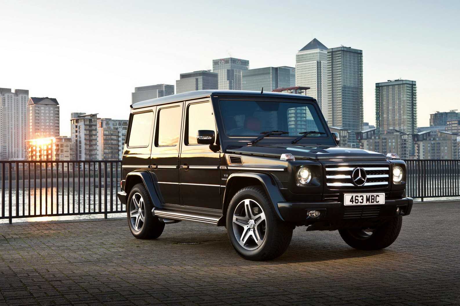 Внедорожник Mercedes G-Class Cabrio выпускается с 1990 года С тех пор автомобиль неоднократно подвергался рестайлингу, продлевавшему жизненный цикл