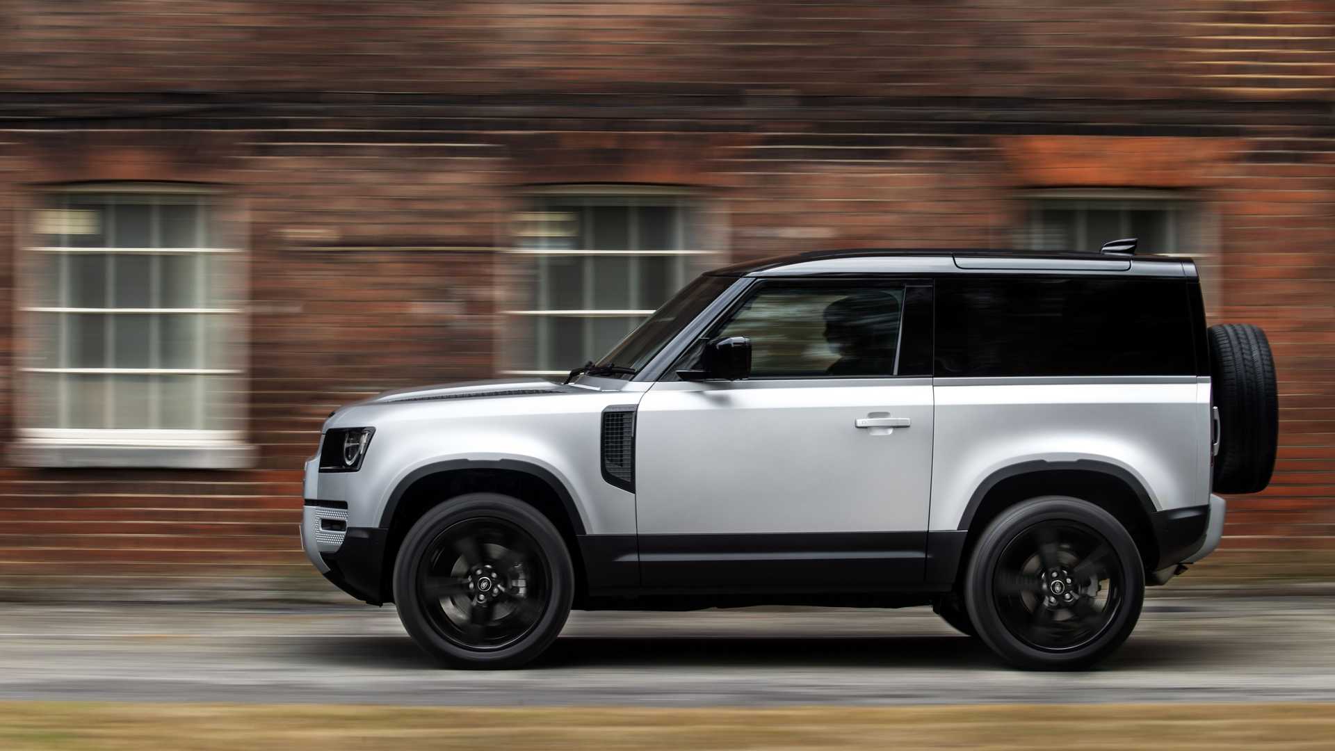 Бренд land rover представил трехрядный внедорожник land rover defender 130 2023 года