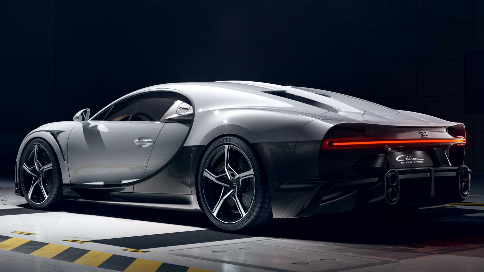 Компания bugatti рассказала о своем новом гиперкаре с классическим двс