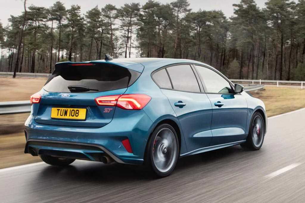 В россии начались продажи спортивной версии ford focus sport limited edition