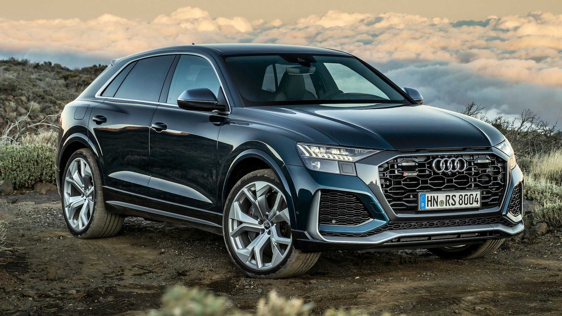 На автосалоне в Лос-Анджелесе две тысячи девятнадцатого компания Audi представила свой самый мощный серийный кроссовер - заряженный RS Q8 Снаружи новая