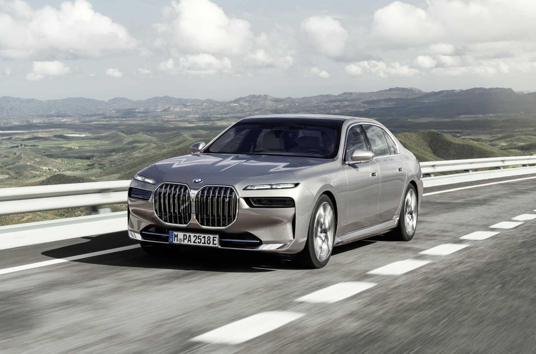 BMW i7: комплектации и цены официальные, фото в новом кузове, модификации и оборудование автомобиля на 2023 год